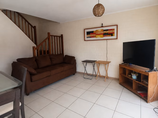  Hermosa Casa con Amplios Espacios y Excelente Distribución.