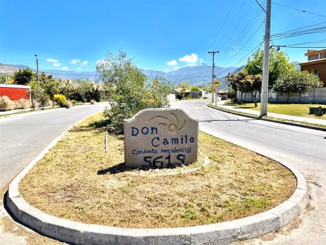 CASA Avenida 21 de mayo 5619 . La Cruz