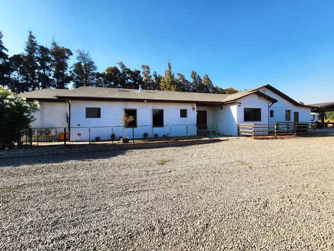 Amplia casa en barrio en crecimiento (171594) - Imagen 2