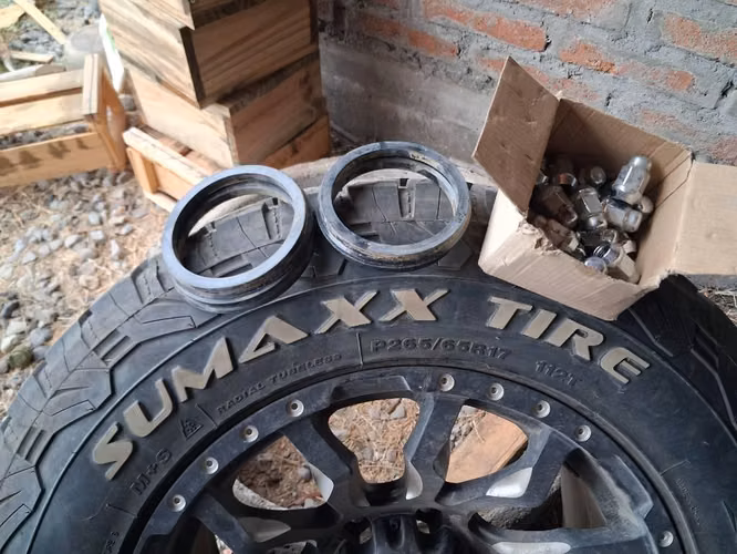 Vendo 4 neumaticos y llantas