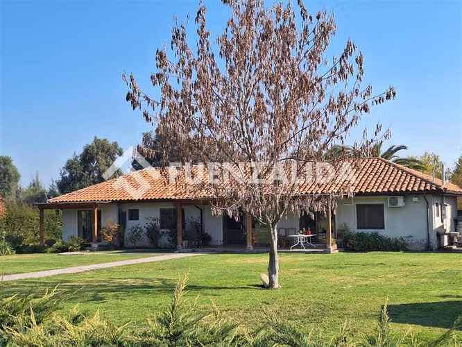 Casa en venta de 4 dorm. en Talagante