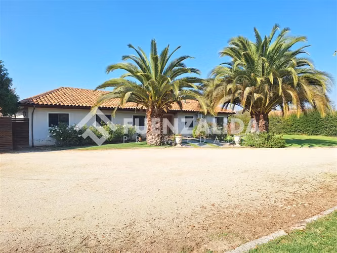 Casa en venta de 4 dorm. en Talagante
