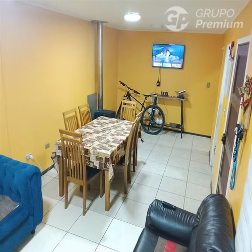 Casa en venta de 3 dorm. 2 baños en Coronel