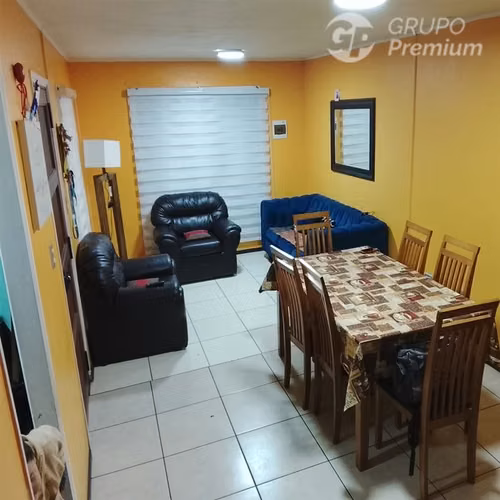 Casa en venta de 3 dorm. 2 baños en Coronel