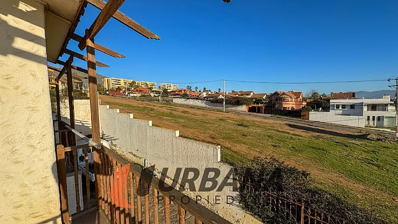Casa CASA EN GABRIELA MISTRAL CON POTENCIAL COMERCIAL
