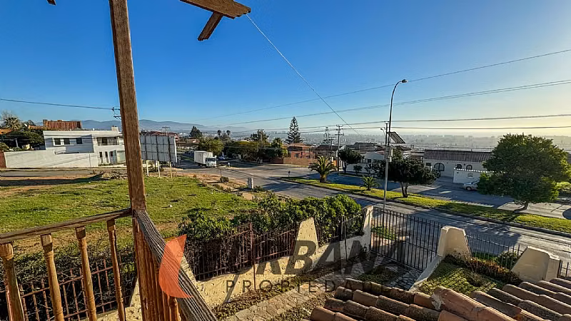 Casa CASA EN GABRIELA MISTRAL CON POTENCIAL COMERCIAL