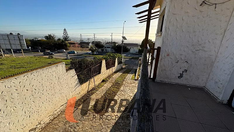 Casa CASA EN GABRIELA MISTRAL CON POTENCIAL COMERCIAL