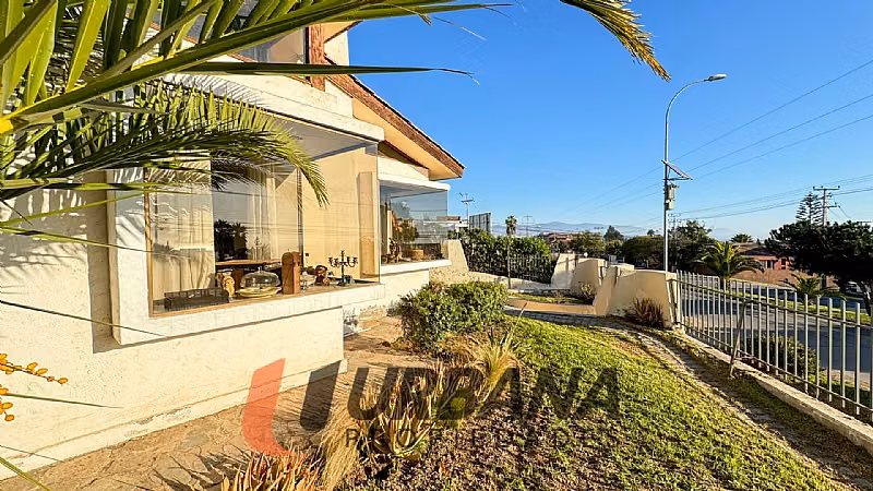 Casa CASA EN GABRIELA MISTRAL CON POTENCIAL COMERCIAL