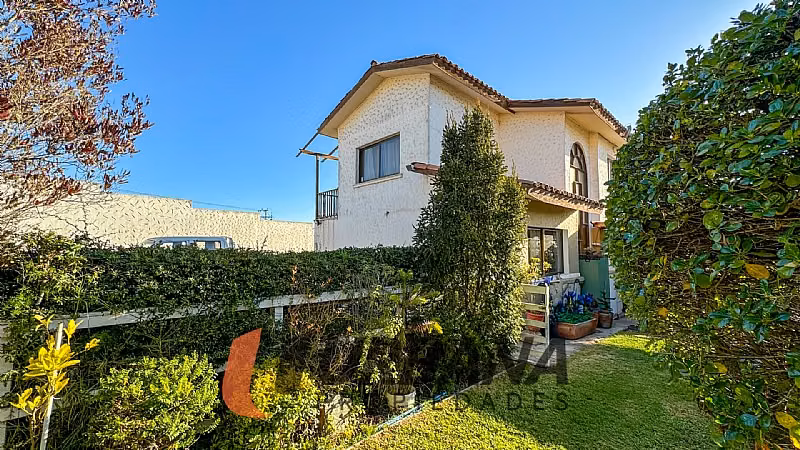 Casa CASA EN GABRIELA MISTRAL CON POTENCIAL COMERCIAL