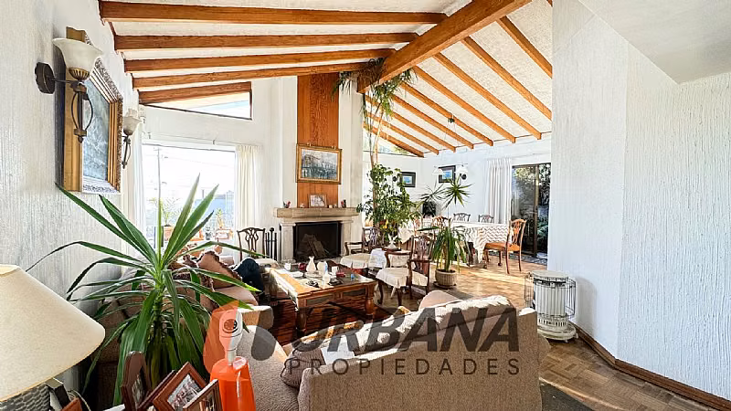 Casa CASA EN GABRIELA MISTRAL CON POTENCIAL COMERCIAL