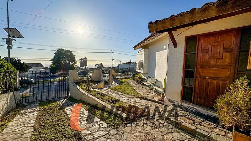 Casa CASA EN GABRIELA MISTRAL CON POTENCIAL COMERCIAL