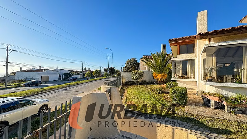Casa CASA EN GABRIELA MISTRAL CON POTENCIAL COMERCIAL