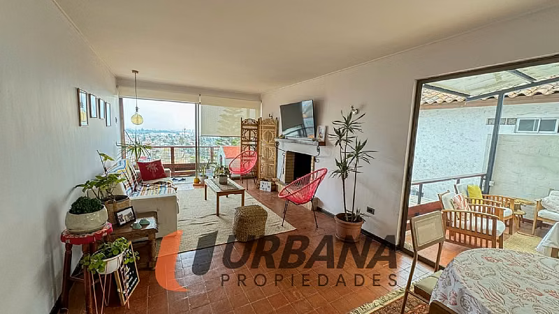 Casa EXCLUSIVA PROPIEDAD CON VISTA PANORÁMICA PONIENTE.