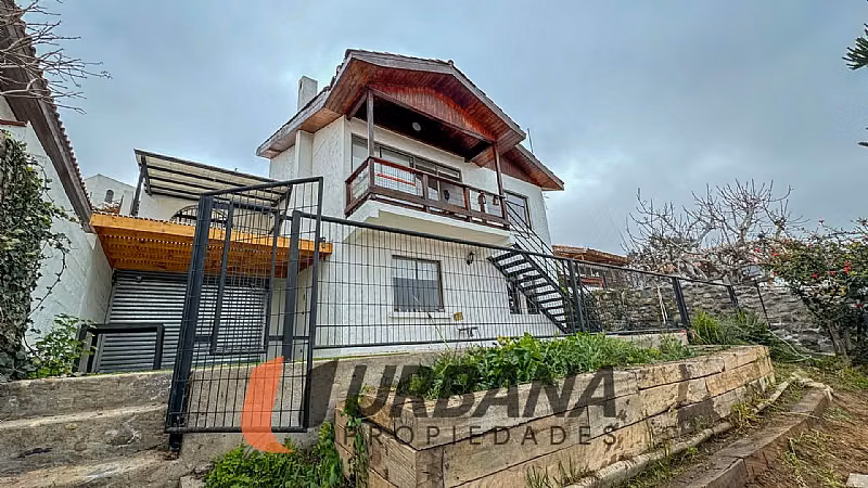 Casa EXCLUSIVA PROPIEDAD CON VISTA PANORÁMICA PONIENTE.
