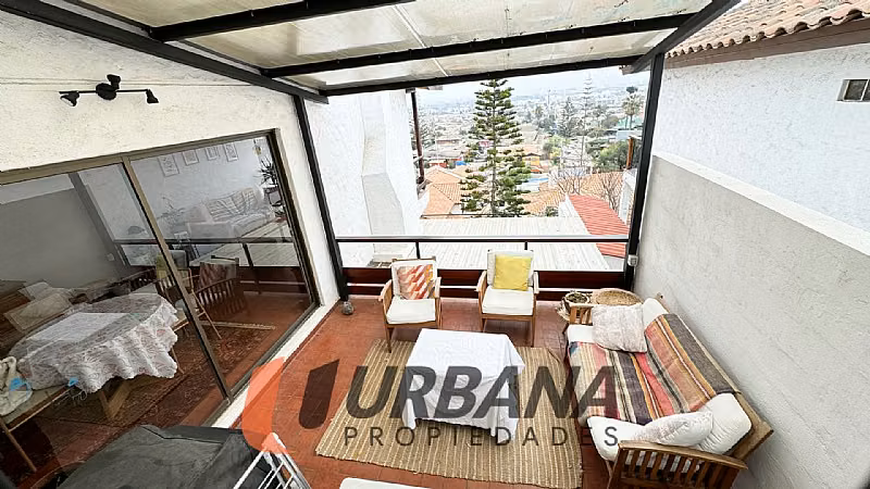 Casa EXCLUSIVA PROPIEDAD CON VISTA PANORÁMICA PONIENTE.