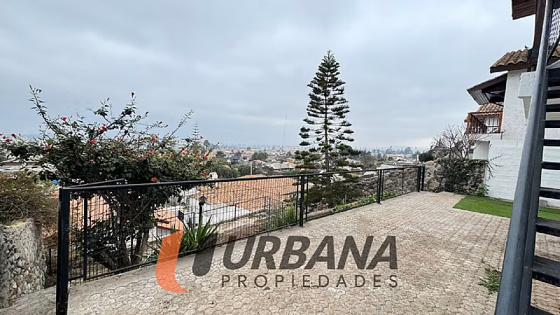 Casa EXCLUSIVA PROPIEDAD CON VISTA PANORÁMICA PONIENTE.