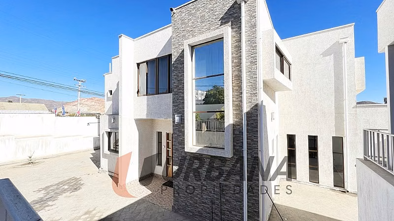 Casa OPORTUNIDAD ! EXCLUSIVA CASA EN LA CIUDAD DE ANDACOLLO