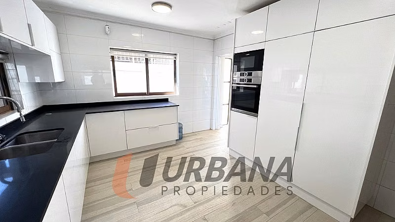 Casa OPORTUNIDAD ! EXCLUSIVA CASA EN LA CIUDAD DE ANDACOLLO