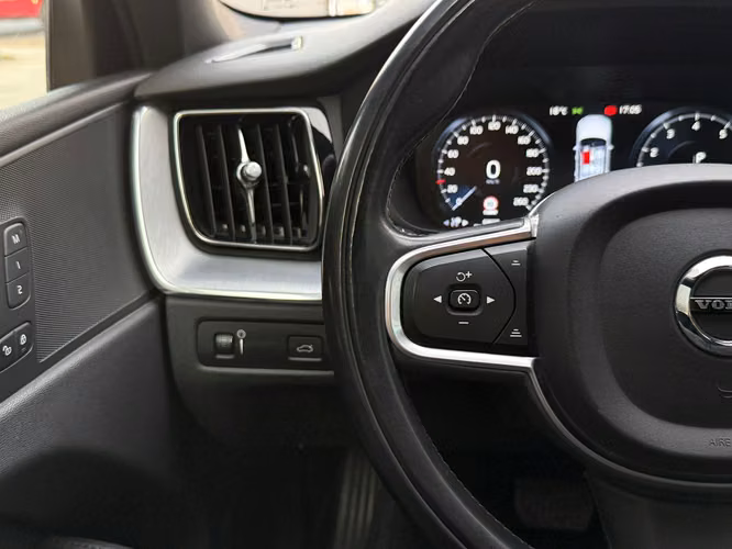VOLVO XC60  2018