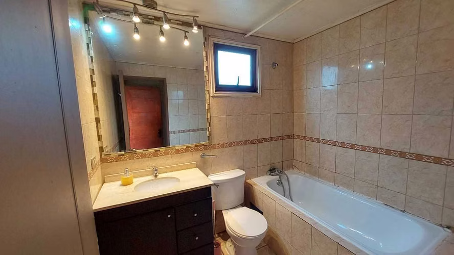 Casa 3 Dorm. con Gran Patio y Buena Ubicacion (171673)