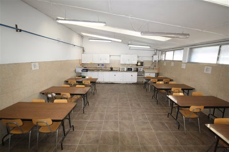 Oficina con bodegas en recinto logístico del sector de Macul