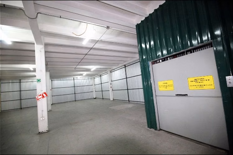 Oficina con bodegas en recinto logístico del sector de Macul