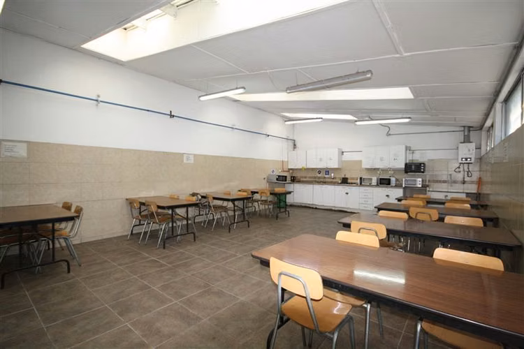 Oficina con bodegas en recinto logístico del sector de Macul