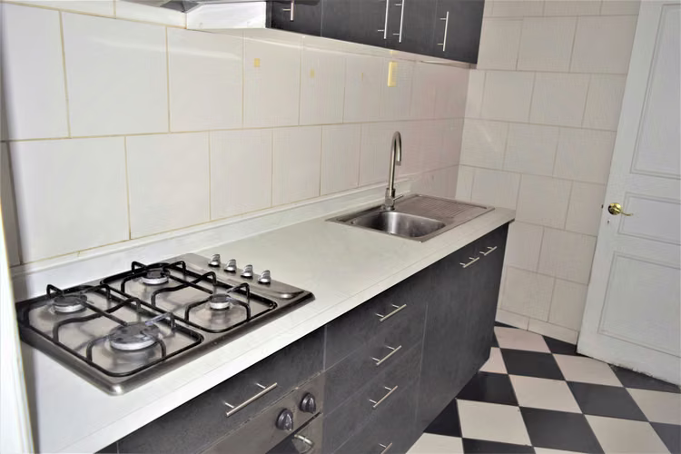 Metro Los Héroes, Vergara. 110 m2 (171827)