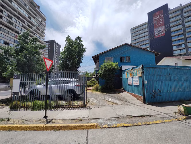 Gran Ubicación-Local Esquina-(75UF7m2) (171813)