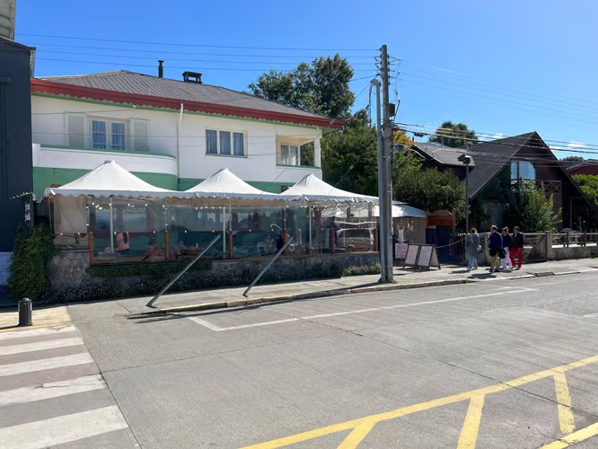 Frente al Teatro del Lago / Casa /Restaurante (171795)