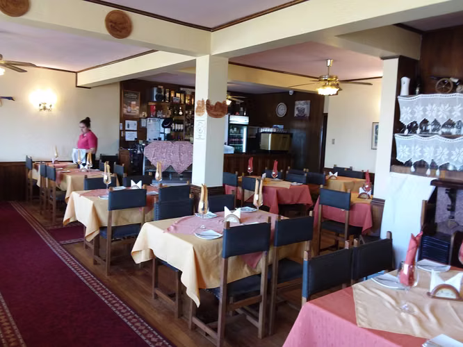Frente al Teatro del Lago / Casa /Restaurante (171795)