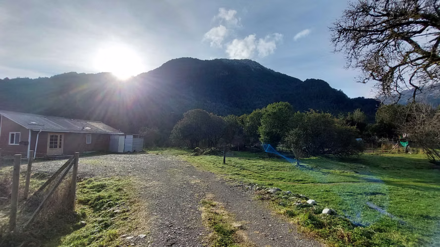Parcela 1ha Con 3 Cabañas Frente a Rio Pangal (171790)