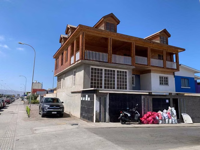 Amplia y cómoda Casa 3 Pisos (171788)