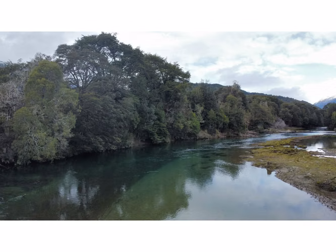 COCHAMO 1.5 HA CON ESTERO, RIO Y LAGUNA RIO PUELO