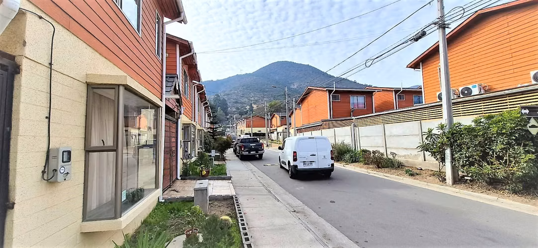 Venta de casa de 2 dormitorios, en Hijuelas, en Avda. Principal.  95 M$.