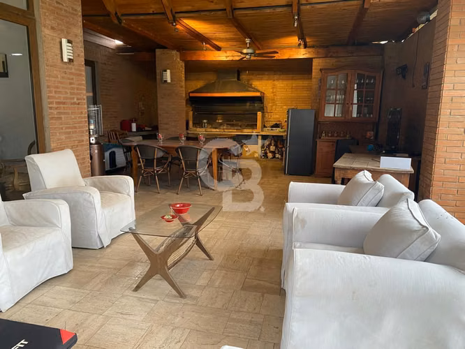 Casa estilo Inglés en condominio La Hacienda
