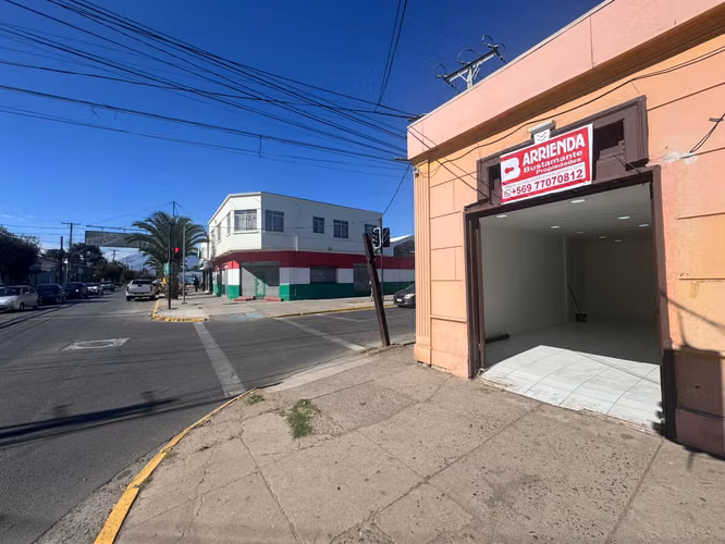 Amplio Local Comercial Recién Renovado – Esquina República con Andrés Bello, Centro de Limache
