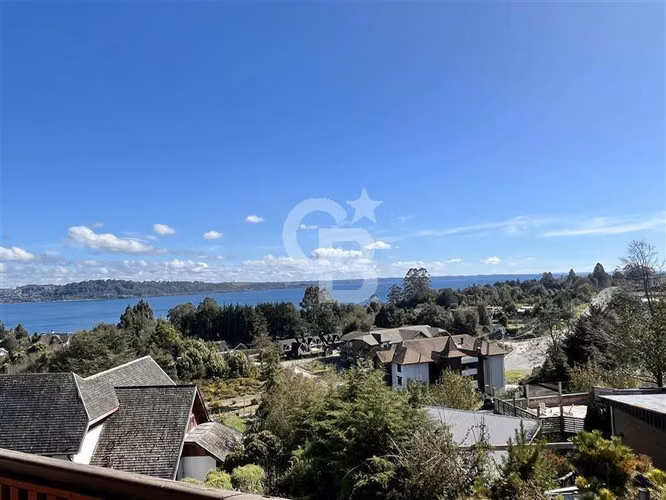 Amplio y con una vista privilegiada de Puerto Varas