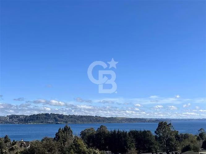 Amplio y con una vista privilegiada de Puerto Varas