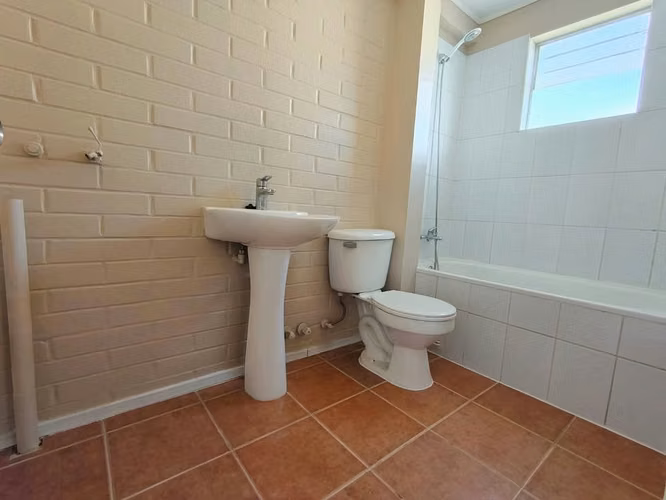 Casa esquina en venta con patio amplio y 3 estacionamientos – Villa Alemana - Imagen 7