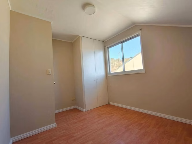 Casa esquina en venta con patio amplio y 3 estacionamientos – Villa Alemana - Imagen 9