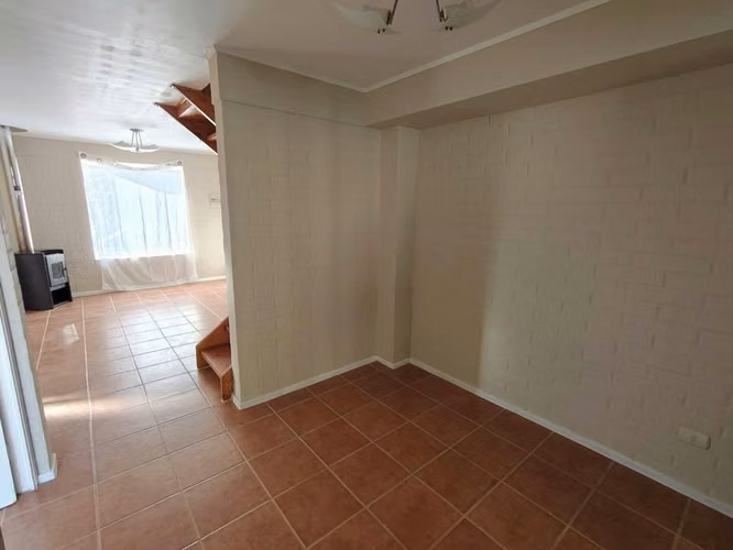 Casa esquina en venta con patio amplio y 3 estacionamientos – Villa Alemana - Imagen 3
