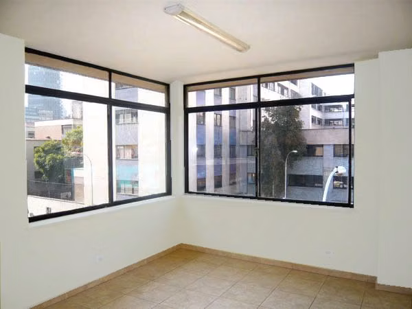 Oficina en arriendo en Santiago, Metro Universidad de Chile