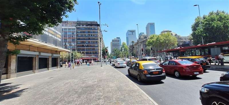 Oficina en arriendo en Santiago Metro Santa Lucía