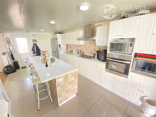Casa en venta de 4D 2B Piscina en Ayres de Chicureo Colina
