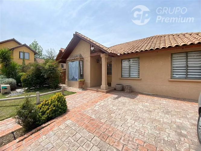 Casa en venta de 4D 2B Piscina en Ayres de Chicureo Colina