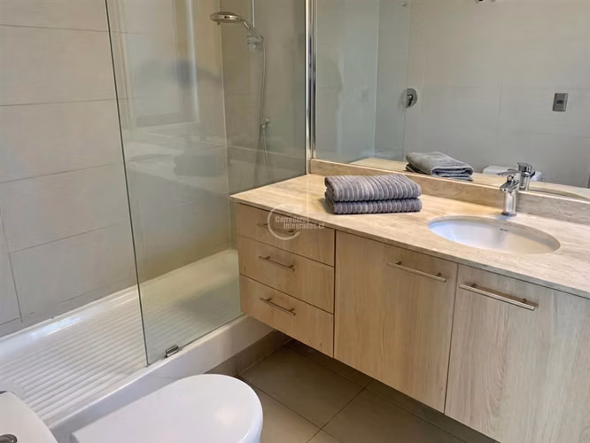 Departamento con piscina en venta de 4 dorm. en Peñalolén