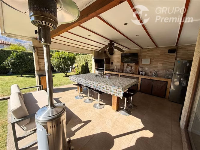 Casa en venta 5D 4B SE Piscina quincho en Ayres de Chicureo