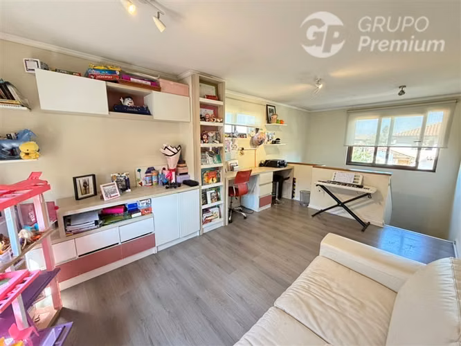 Casa en venta 5D 4B SE Piscina quincho en Ayres de Chicureo