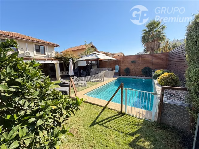 Casa en venta 5D 4B SE Piscina quincho en Ayres de Chicureo